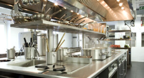 Attrezzature per catering e mense: criteri professionali per scegliere strumenti affidabili