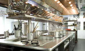 Attrezzature per catering e mense: criteri professionali per scegliere strumenti affidabili