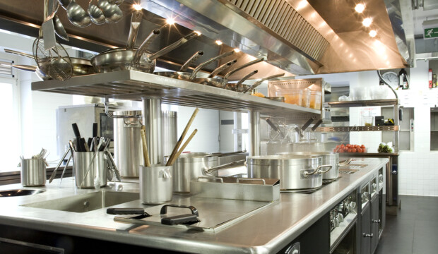 Attrezzature per catering e mense: criteri professionali per scegliere strumenti affidabili