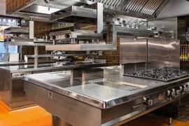 Forniture professionali per la ristorazione: errori comuni che rallentano le cucine e come evitarli